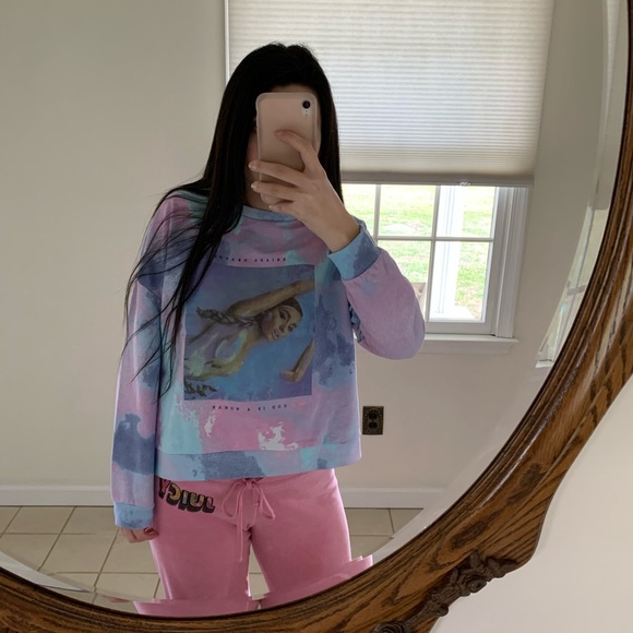 NWT Ariana Grande GIAW Crewneck - Picture 5 of 7